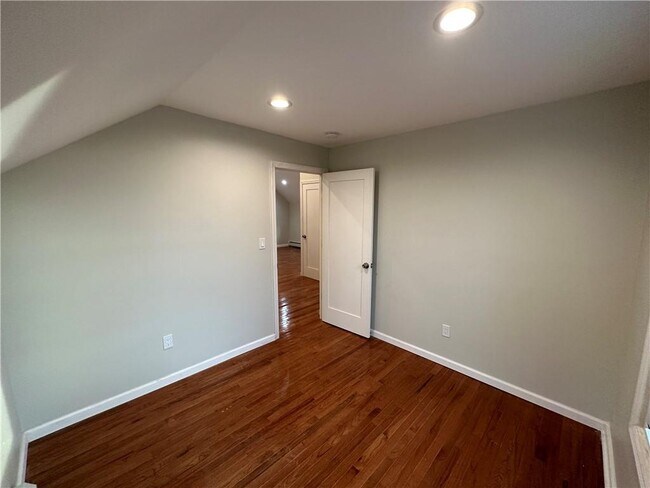 Building Photo - 29 Demarest Ave