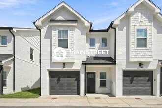 Building Photo - 3 Bedroom Pet-Friendly Home in Gallatin, TN with Main Street Renewal