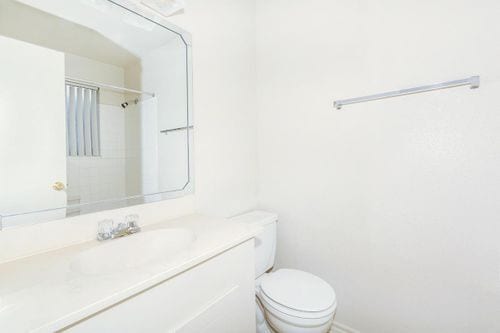 Building Photo - 1617 Fountain View Dr