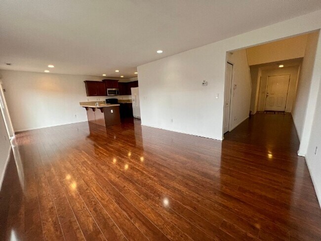 Building Photo - Tumwater 3 BD + Office Space - Move-In Special!