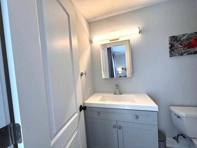 Building Photo - 2210 Clifton Pl