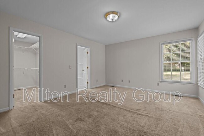 Building Photo - 464 Tirzah Dr