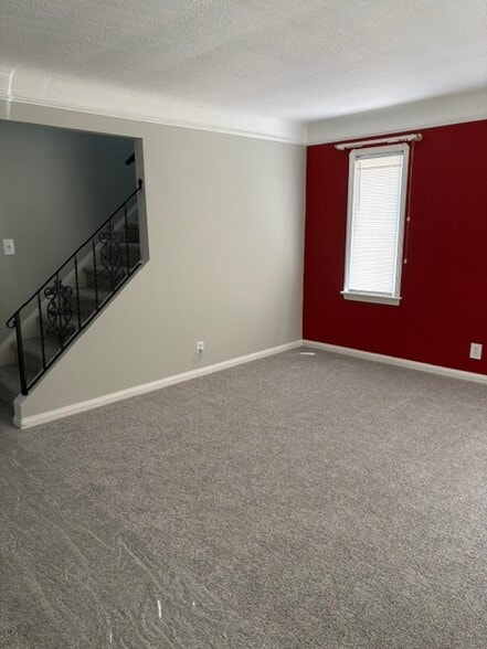 Building Photo - 2506 Torrington Ave