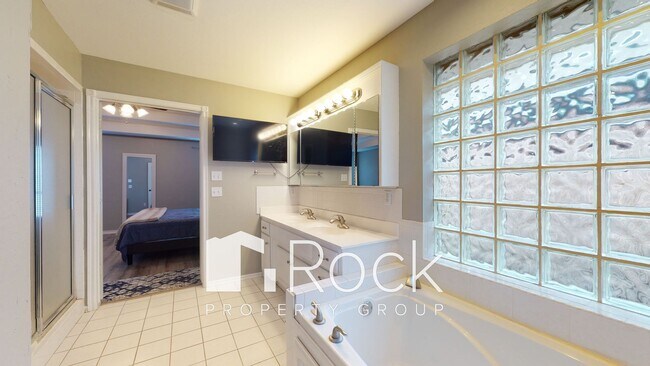 Building Photo - Need space? Take a look at this 4 Bedroom/4.5 Bathroom Home in SW Edmond! *HALF OFF 1st Month's R...