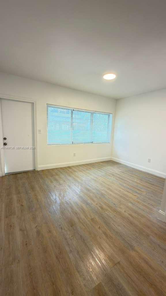 Building Photo - 1980 Biarritz Dr