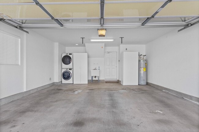 Building Photo - Hillside 3 BR House | W/D • 2 Car Garage • A/C