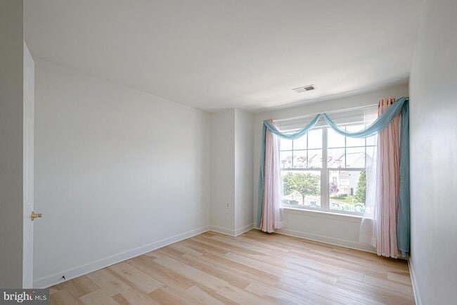 Building Photo - 8199 Glade Bank Dr
