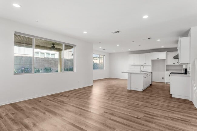 Building Photo - 3915 E Fincastle St