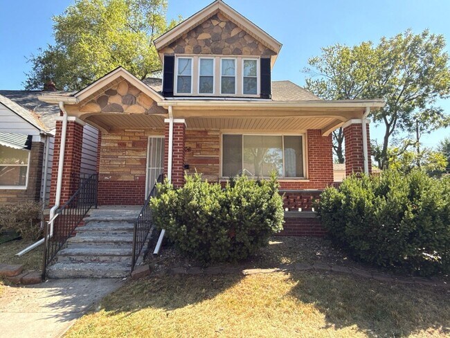 Primary Photo - Freshly Renovated 5-Bedroom Home – Quality...