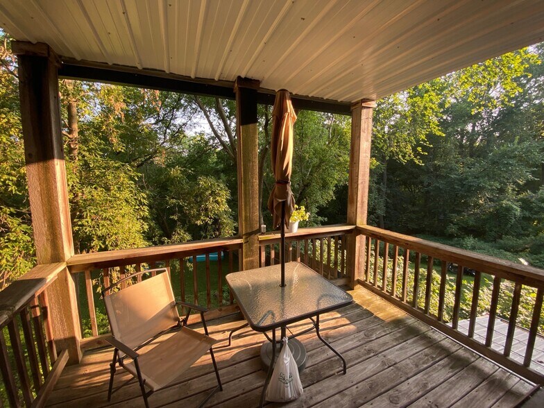 Balcony - 401 Laurel St W