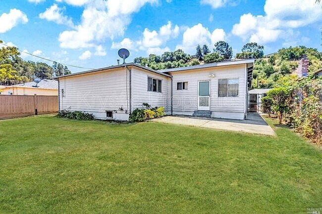 Building Photo - 380 Pepper Dr