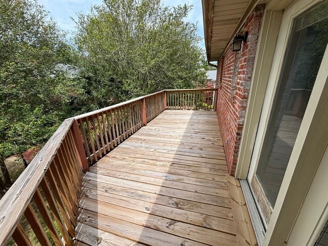 Building Photo - Beautiful 1/1 Just Minutes from Cascades Park!