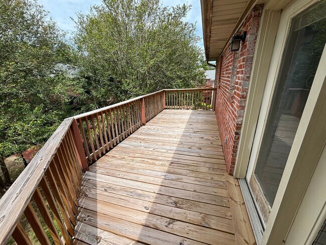 Building Photo - Fully Furnished 1/1 Just Minutes from Casc...