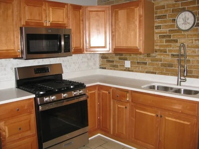 Building Photo - 8052 W Lyons St