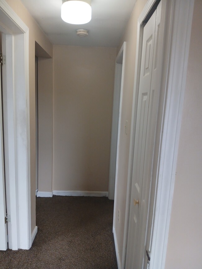 Building Photo - 1106 Hazel Dr