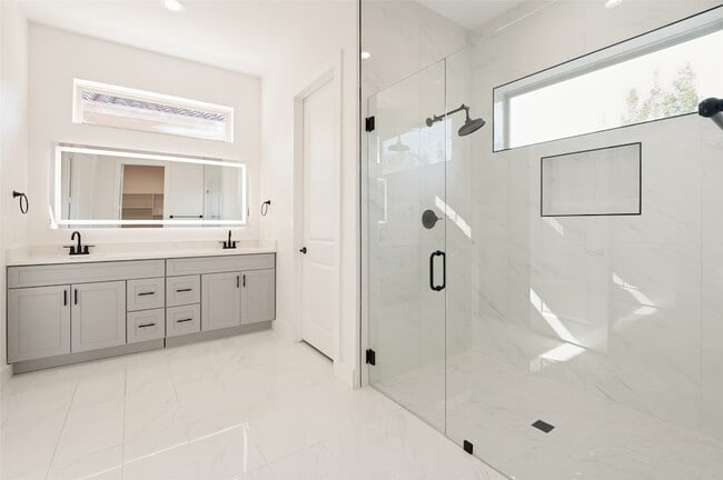 Building Photo - 2654 Mt View Dr