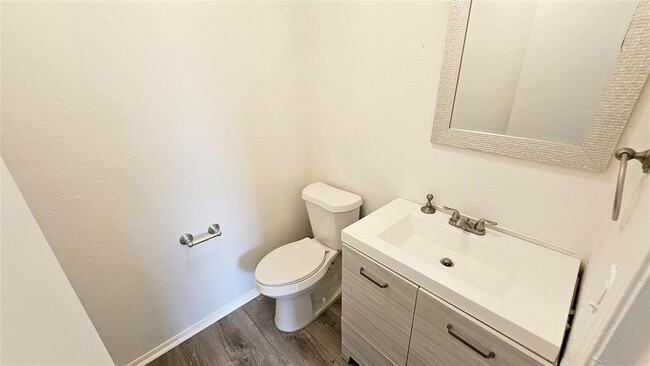 Building Photo - 401 SE 12th St