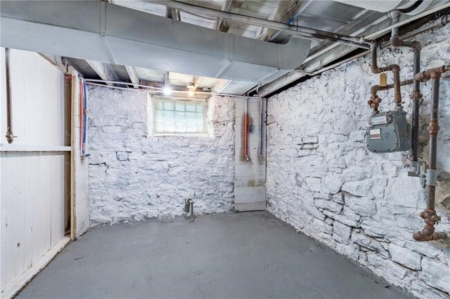 Building Photo - 567 Hayward Ave