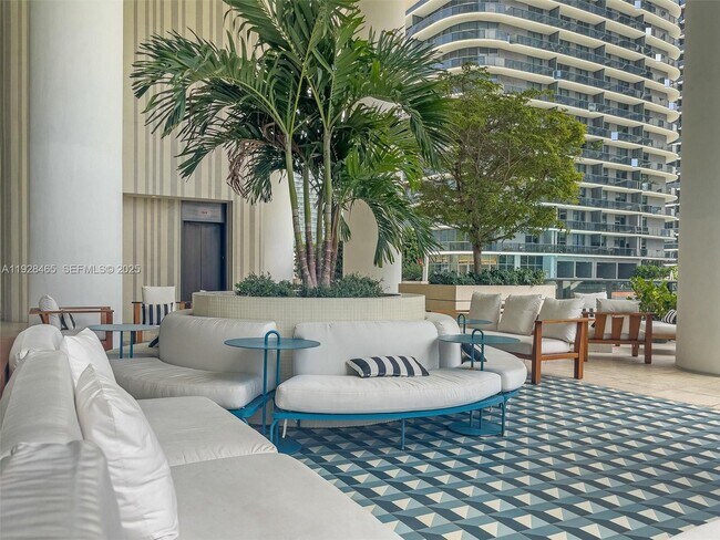 Building Photo - 801 S Miami Ave