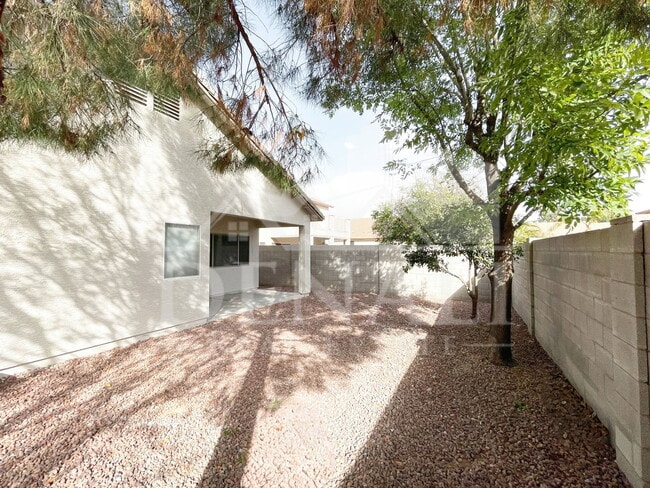 Building Photo - 8355 W Mary Ann Dr