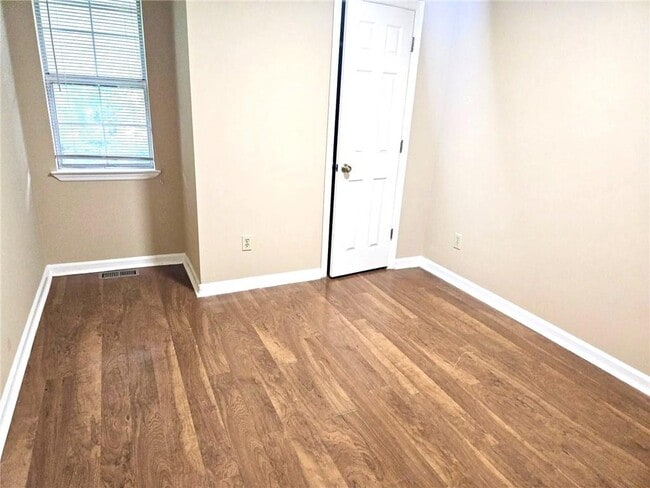 Building Photo - 8040 Creekstone Way