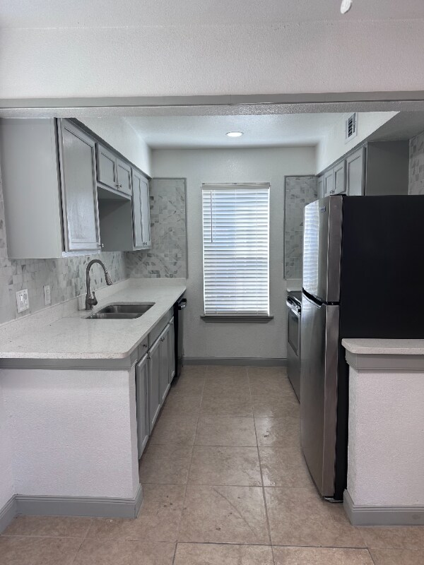 Building Photo - 4624 San Jacinto St