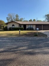 Building Photo - 811 Kirk St