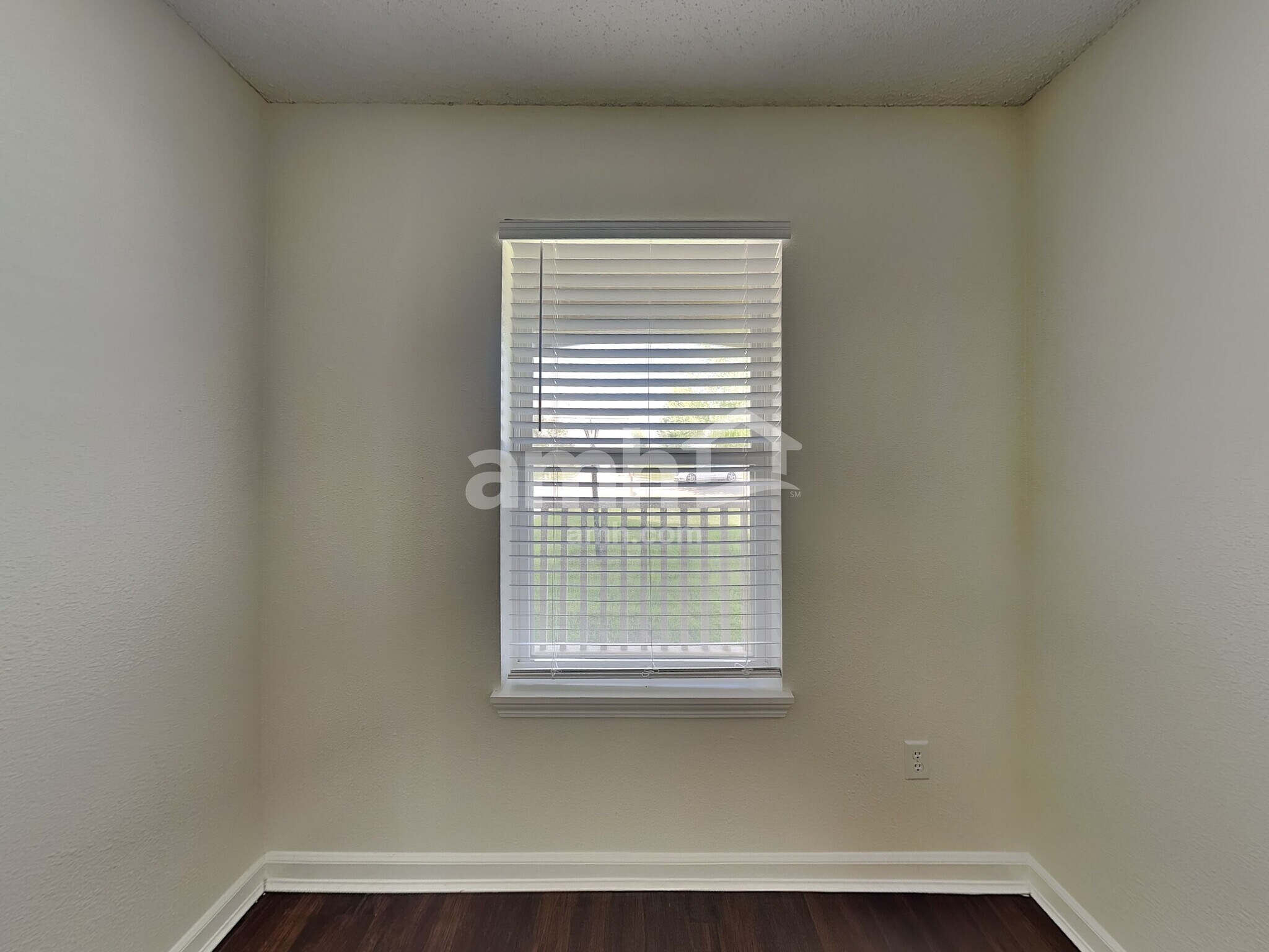Building Photo - 15425 Dry Creek Rd
