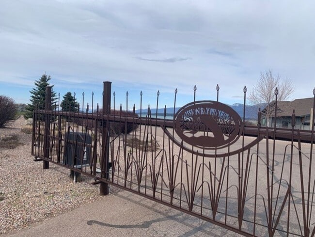 Building Photo - Fully furnished executive home with lake views located in gated community in Polson- Available Se...