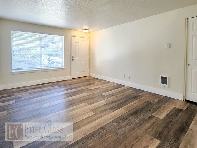Building Photo - 3022 SE 38th Ct