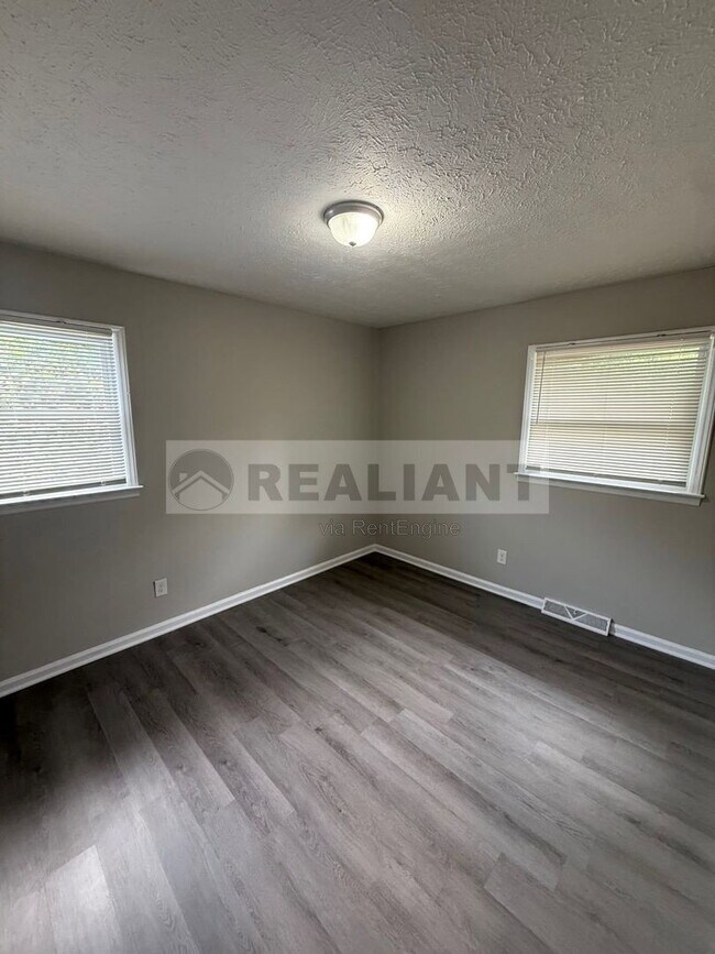 Building Photo - 1684 Hill View Pl