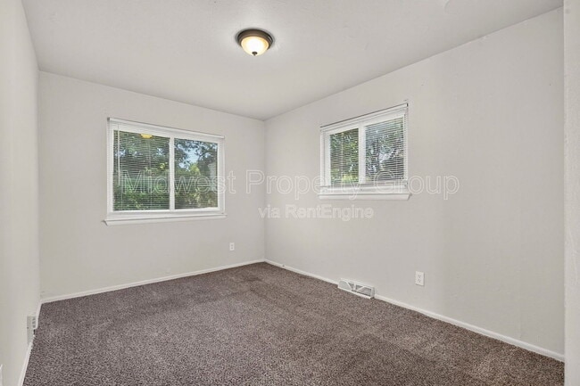 Building Photo - 235 Flora Dr