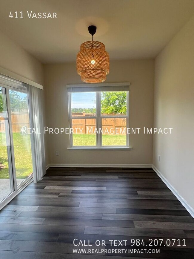 Building Photo - 411 Vassar-