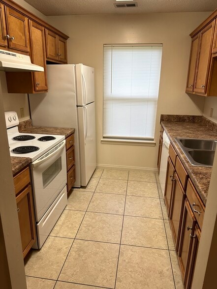 Building Photo - 405 Huffaker Ave