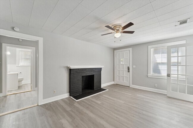 Building Photo - 2102 E 41st St