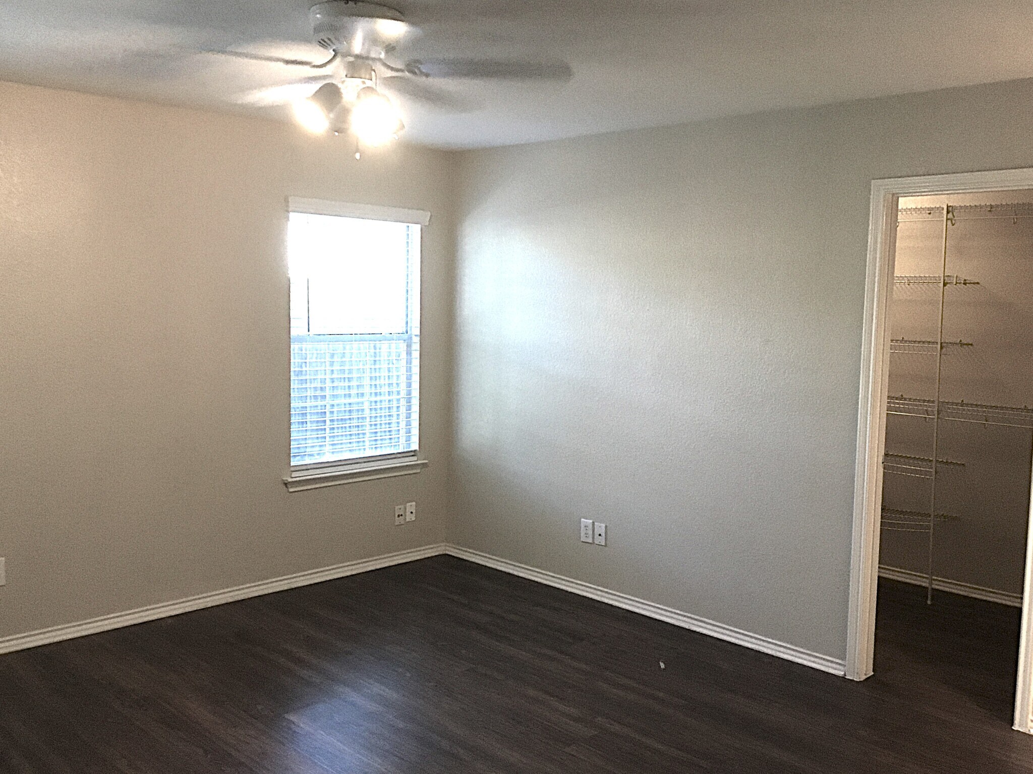 Building Photo - 10123 Del Lago Ct