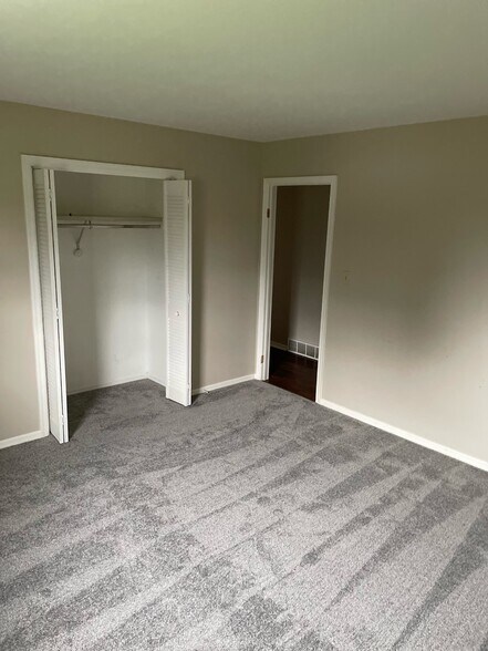 Building Photo - 906 Willcliff Dr