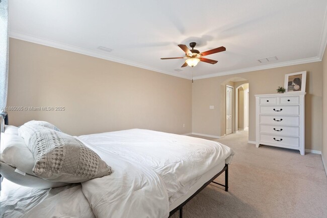 Building Photo - 2330 Heydon Cir E