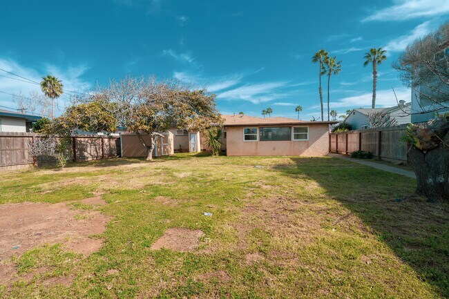 Building Photo - 1611 S Tremont St