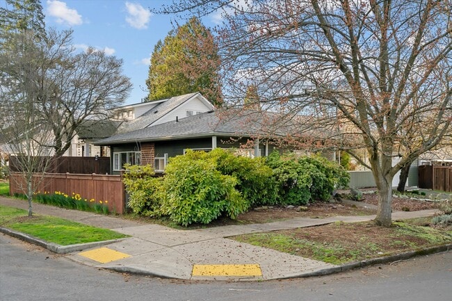 Building Photo - 7309 N Wilbur Ave