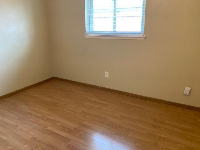 Building Photo - 5098 Roberts Dr