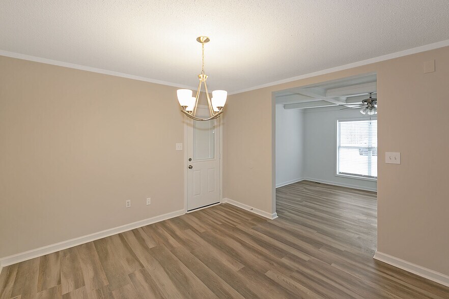 Building Photo - 4970 Hiram Lithia Springs Rd