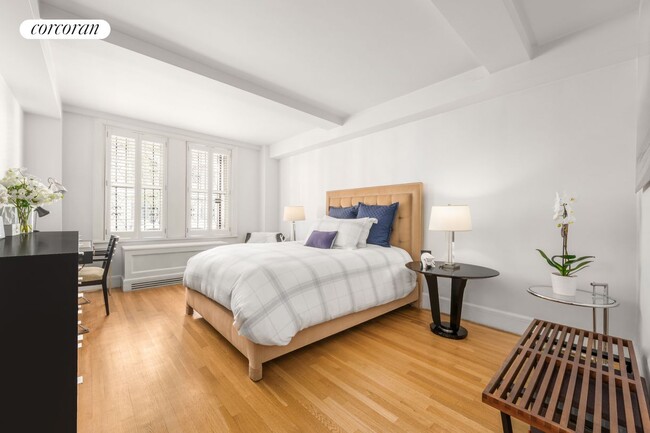 Building Photo - 27 W 72nd St