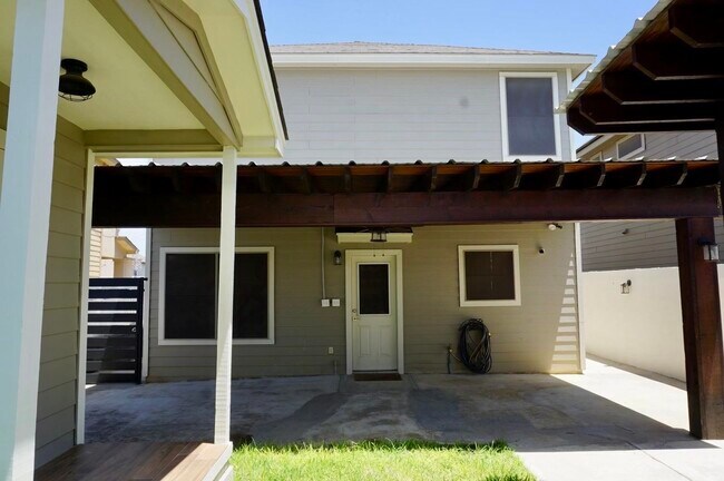 Building Photo - 4307 Regina Dr