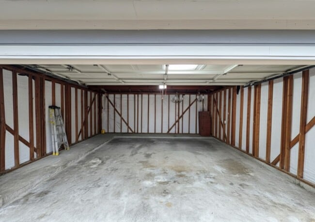 Building Photo - 16906 Scenic Lakes Way