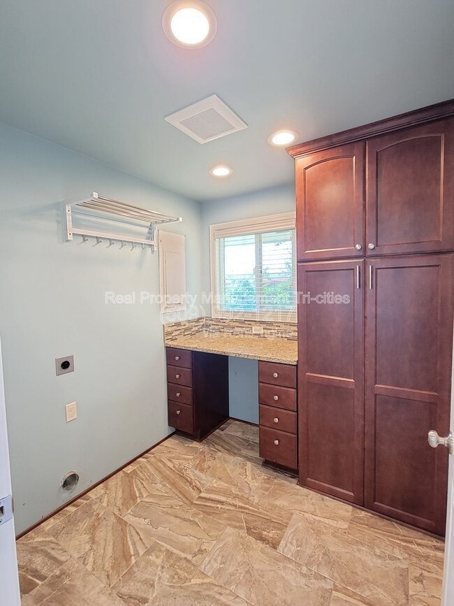 Building Photo - 3812 Rd 109