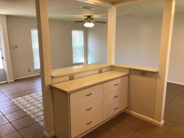Kitchen Island - 2409 Glen Springs Way