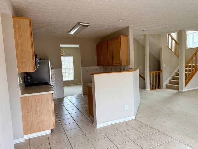 Building Photo - Gorgeous 4 bedroom, 2.5 bath home located in Pickerington Schools