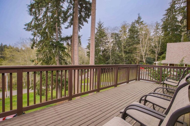 Building Photo - Lovely Home and Property Located on Honeym...