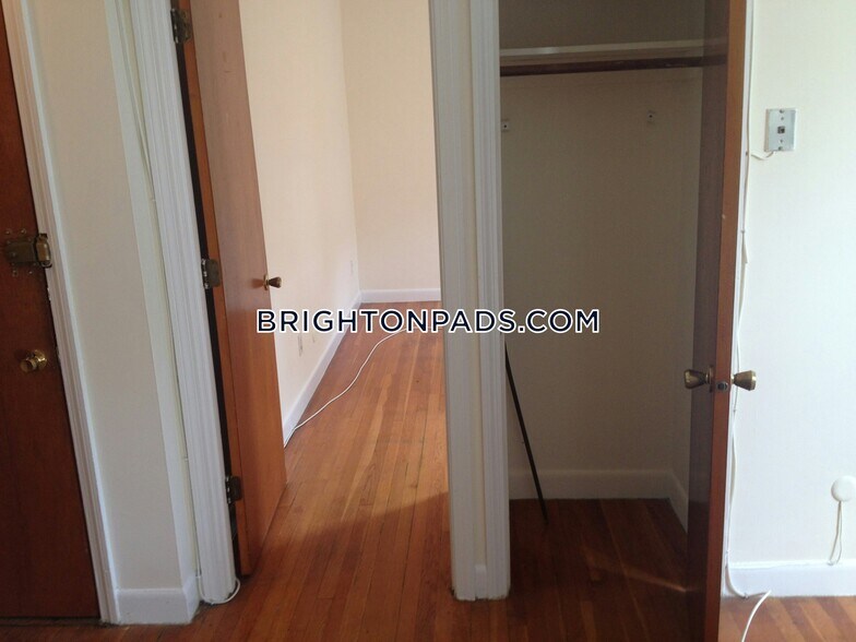 Building Photo - 164 N Beacon St